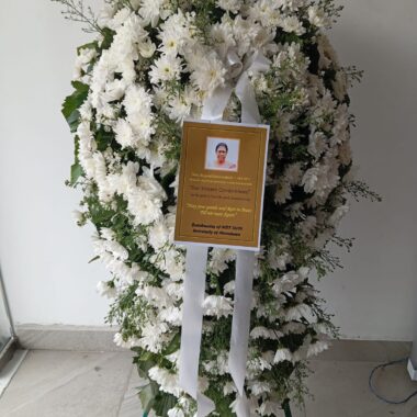 Pure White Classic Standing Wreath